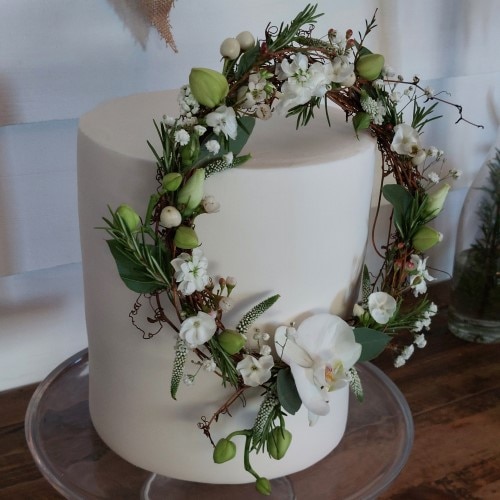 Cake flower wreath